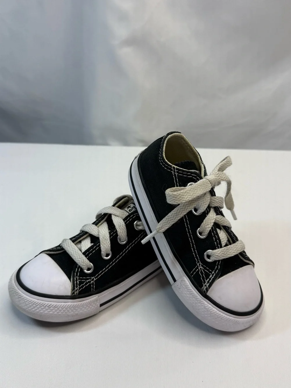Converse Kids (baby-toddler) Size 7 Low-Top Canvas Sneakers - Black & White EUC